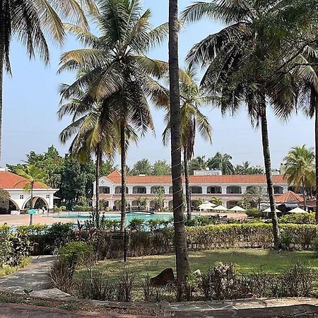 The Golden Palms Hotel & Spa Chik Banavar Ngoại thất bức ảnh