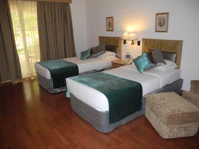 The Golden Palms Hotel & Spa Chik Banavar Ngoại thất bức ảnh